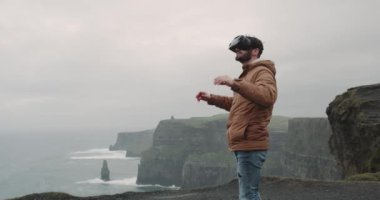 O onu etrafında Peyzaj keşfetmek dostum bir Vr kayalıklarla top ile o yerde sahile tarafından dağın tepesine tarafından çok mutlu. 4 kırmızı epic vurdu k.