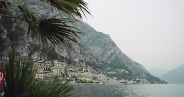 Запис Відео Дивовижне Місце Невеликий Місто Italia Біля Гори Озеро — стокове відео