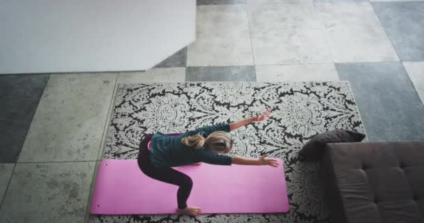 Urban loft design in living room lady practicing yoga at home capturing video from the top of loft. — Stock Video