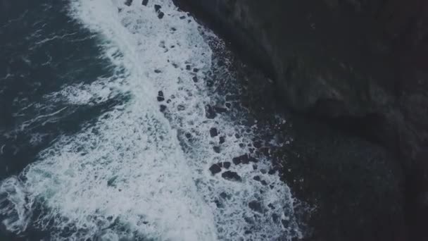Cliff van moher-videobeelden van de hoge top met drone, geweldige natuur weergave vastleggen. — Stockvideo
