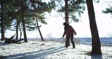 Bir çift cadı için eğlenceli zaman kızak bayan kızak komik onlar kışın ortasında birlikte zaman zevk düşmek ile bir yolculuk var