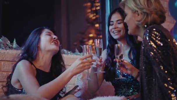 Good looking young woman at the party enjoying the time together they cheers with glasses of sparkling wine chatting between them. 4k — Stock Video