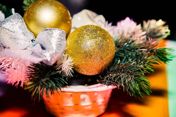 Bolas Douradas Decoração Natal Ramo Abeto — Fotografia de Stock