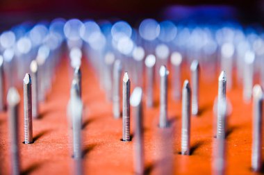 yoga uygulama yakın için çivi ile bir tahta