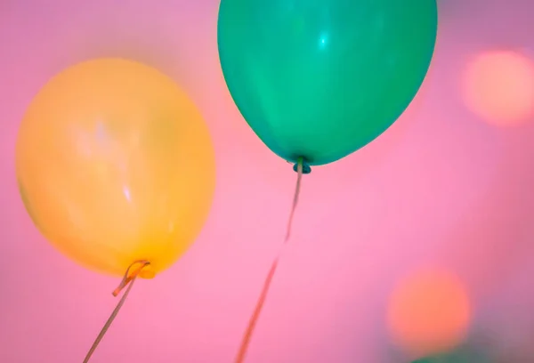 Dois Balões Fundo Rosa Desfocado — Fotografia de Stock