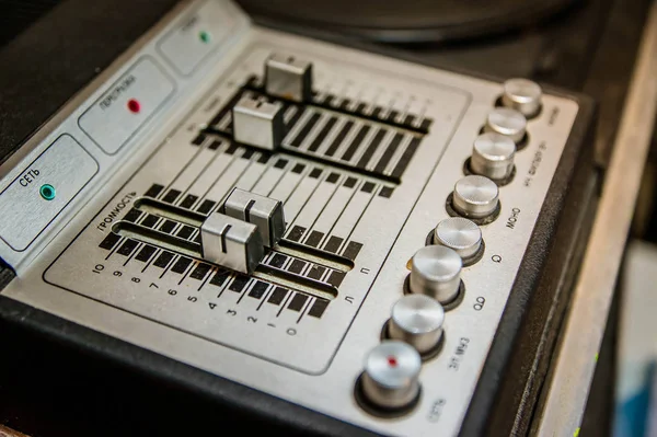 Geluidsversterker Met Een Mixer Een Recorder Vintage Audio Apparatuur — Stockfoto