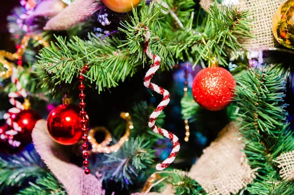 Ramo Uma Árvore Natal Com Decoração — Fotografia de Stock
