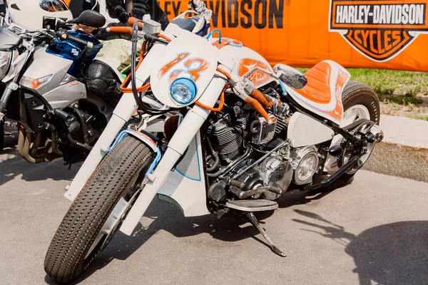 Petrohrad Rusko Srpna 2015 Harley Davidson Festival Bílá Oranžová Motocykl — Stock fotografie