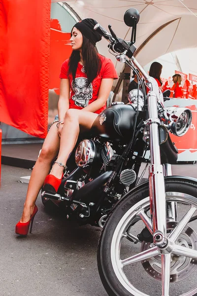 Sint Petersburg Rusland Augustus 2015 Harley Davidson Festival Een Meisje — Stockfoto