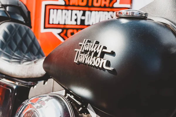 São Petersburgo Rússia Agosto 2015 Harley Davidson Festival Logotipo Tanque — Fotografia de Stock