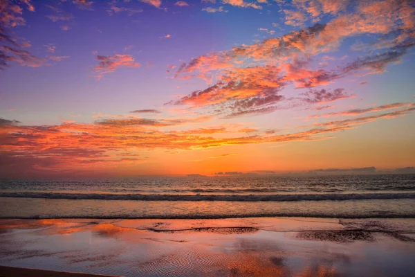 Nublado Laranja Pôr Sol Praia Imagem De Stock