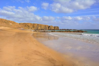 Güzellik... Okyanus sularındaki manzaranın yansıması...