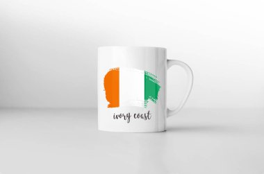 Fildişi Sahili bayrağı Hediyelik eşya kupa beyaz arka plan üzerinde. 3D render.