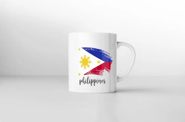 菲律宾国旗在白色背景的纪念品杯 — 图库照片