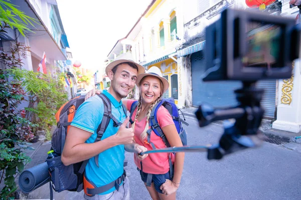 Voyager Couple Backpacker Prendre Selfie Sur Action Caméra Ensemble Extérieur — Photo