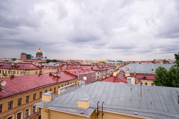Deszczowy Dzień Saint Petersburg Federacja Rosyjska Widok Dachu Starych Budynków — Zdjęcie stockowe