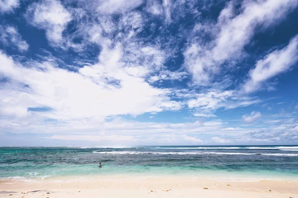 Prachtig Uitzicht Zee Met Bewolkte Hemel — Stockfoto