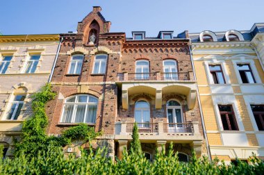 Eski Avrupa Bina balkonlu güzel cephe.