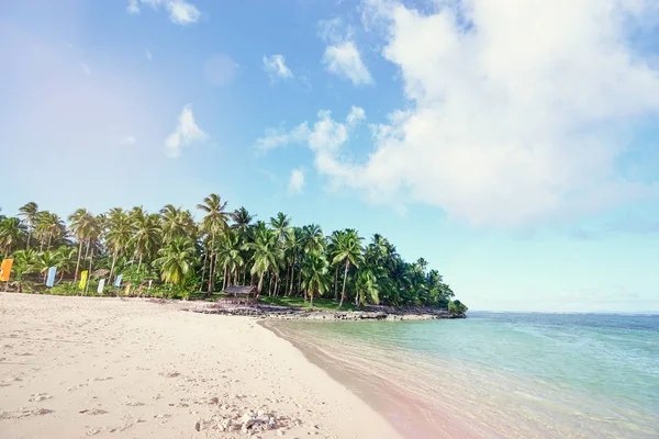 Hermoso Paisaje Con Playa Tropical Arena Blanca Palmeras Verdes — Foto de Stock