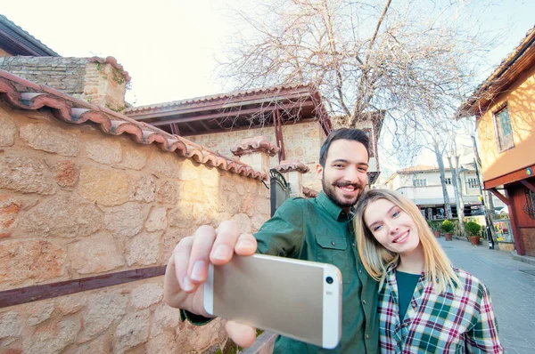 Vackra Unga Älskande Par Att Göra Selfie Med Smart Telefon — Stockfoto