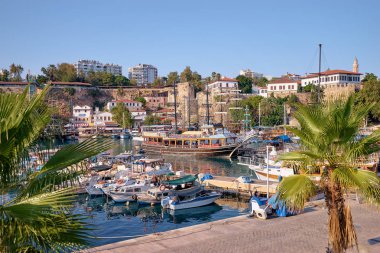 Deniz Yat Limanı ve eski şehir Kaleiçi güzel görünümünü. Antalya Türkiye.