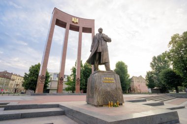 Ukraynalı milliyetçi ve bağımsızlık Hareketi'nin Stepan Bandera lideri anıt.