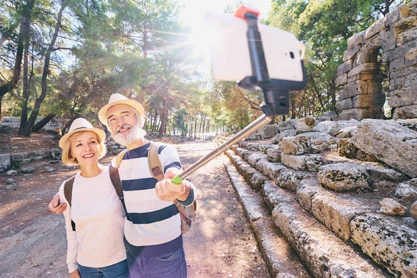 Utazás Vezető Pár Selfie Véve Együtt Ősi Városnézés Háttér — Stock Fotó
