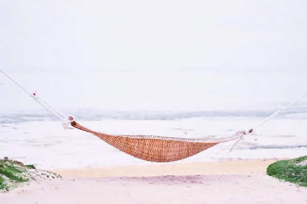 Conceito Férias Tranquilas Rede Praia Areia — Fotografia de Stock