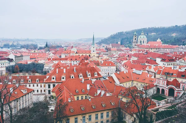 Cityscape Com Telhados Azulejos Vermelhos Vista Praga República Checa — Fotografia de Stock