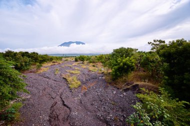 Bulutlu gökyüzü, Agung Yanardağı üst güzel manzaralı. Bali, Endonezya.
