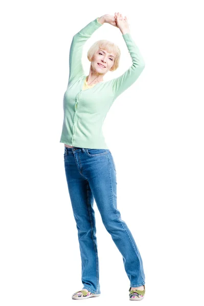 Pełna Długość Atrakcyjna Kobieta Średnim Wieku Rozciąganie Podniesione Ręce — Zdjęcie stockowe