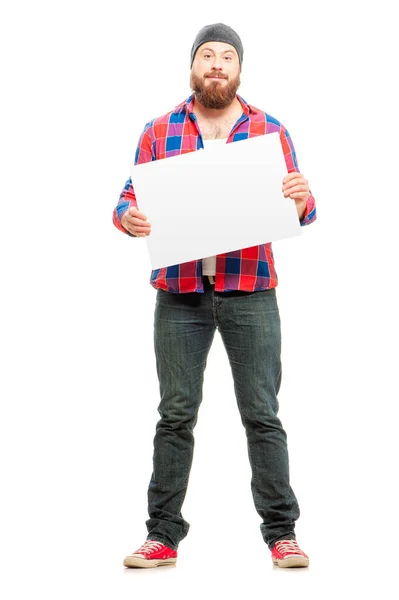 Vrolijke Bebaarde Man Holding Leeg Lachende Camera Terwijl Staande Geïsoleerd — Stockfoto