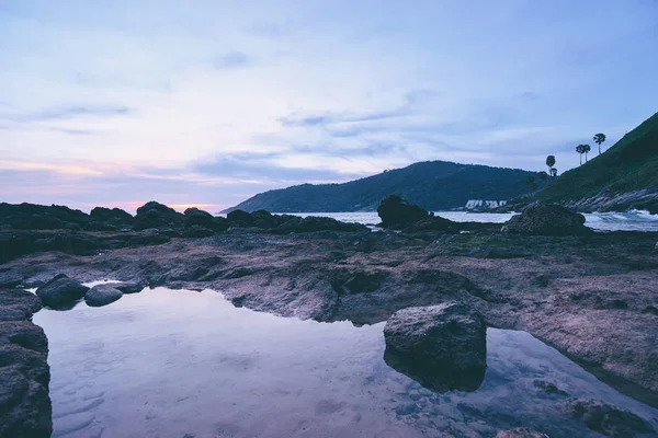 Hermosa Vista Con Mar Piedras Cielo Atardecer — Foto de Stock