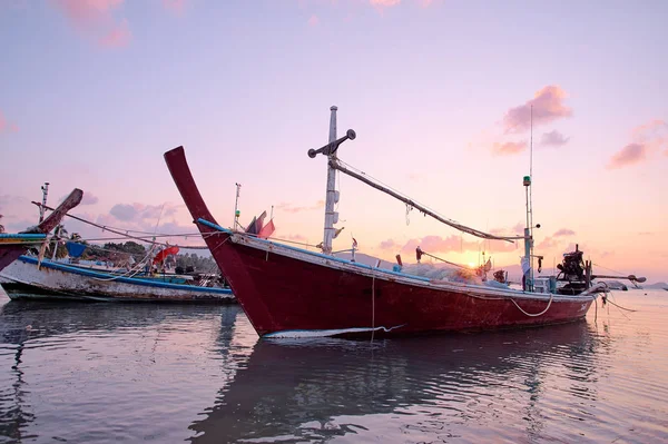 Prachtige Zonsondergang Zee Met Traditionele Thaise Longtail Boot — Stockfoto
