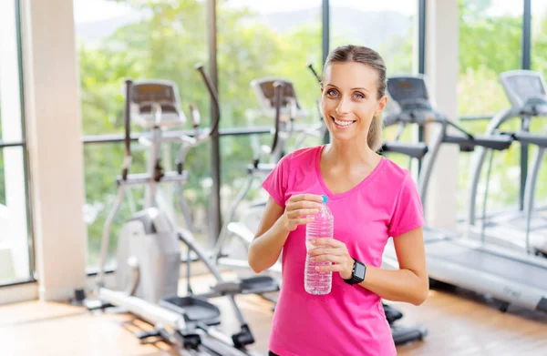 Pretty Young Woman Holding Bottle Water Gym — Stock Photo, Image