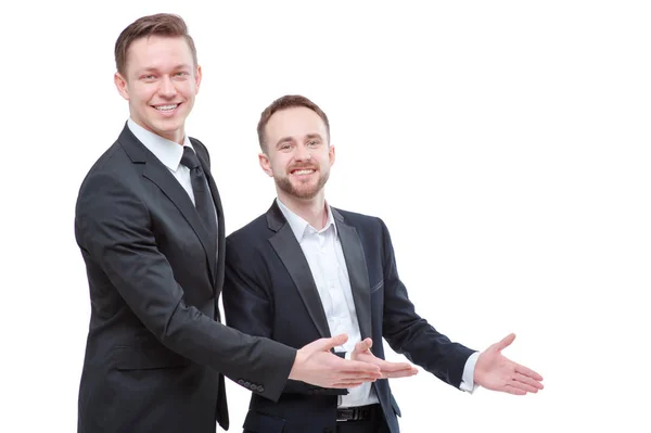 Dos Jóvenes Empresarios Felices Señalando Espacio Copia Sonriendo Cámara Mientras — Foto de Stock