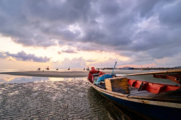 Prachtige Zonsondergang Uitzicht Zee Met Traditionele Thaise Longtail Boten — Stockfoto