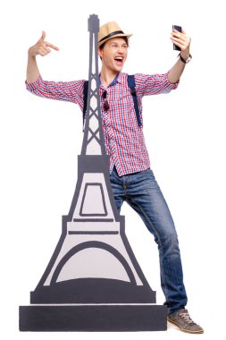 Tam uzunlukta stüdyo portre yakışıklı genç adamın eifel kulesi selfie alarak