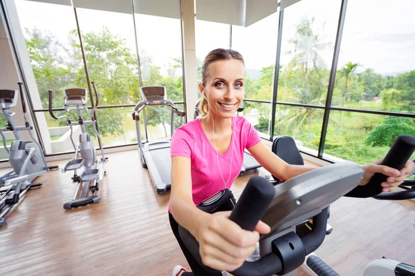 Pretty Young Woman Exercising Gym — Stock Photo, Image