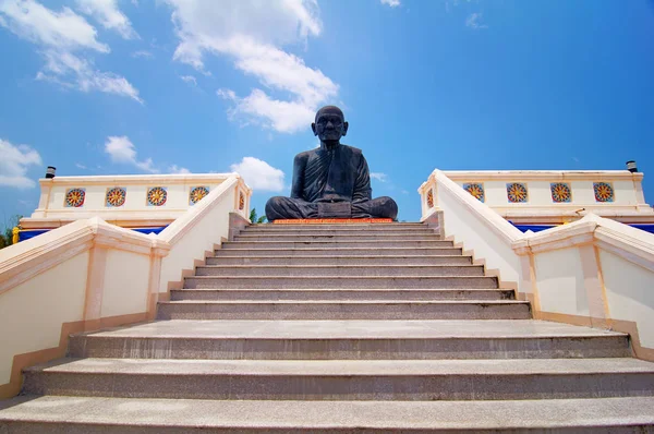 Γραφική Θέα Μεγάλο Βουδιστής Μοναχός Αγάλματος Στο Ναό Ταϊλάνδη — Φωτογραφία Αρχείου