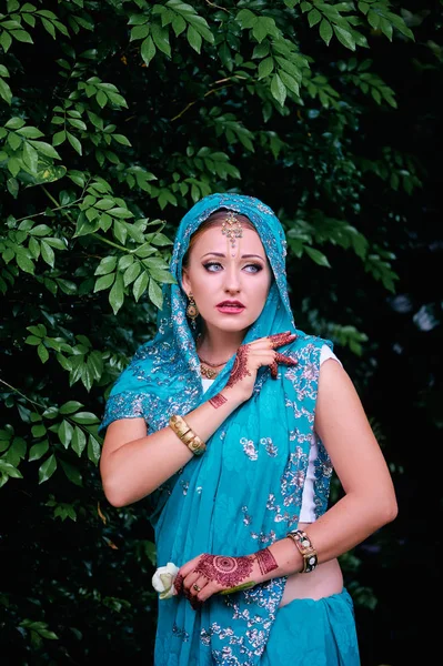Bollywood Tanečnice Sárí Hennou Ruce Beautifugirl — Stock fotografie