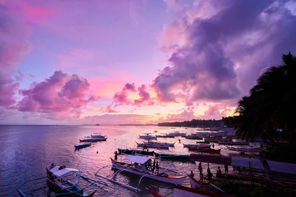 Mooie Kleurrijke Zonsondergang Aan Kust Met Vissersboten Mindanao Siargao Eiland — Stockfoto