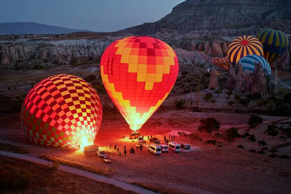 Zwiedzanie Słynnej Cappadocia Światła Balonów — Zdjęcie stockowe