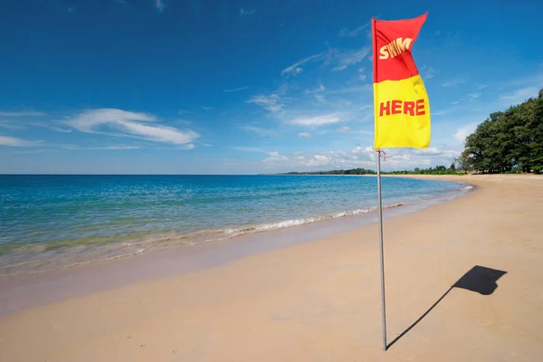 Zwemmen Hier Veiligheid Vlag Het Strand Close Weergave — Stockfoto