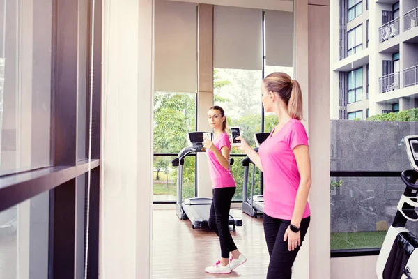 Pretty Young Woman Taking Selfie Gym — Stock Photo, Image