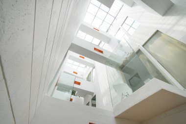 Geometri ve tasarım. Modern beyaz iç.