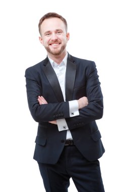 Genç sakallı adam resmi kıyafeti geçti silah tutmak gülümseyen ve beyaz arka plan karşı kamera bakıyor