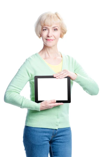 Attractive Middle Aged Woman Showing Screen Tablet Computer Copy Space — Stock Photo, Image