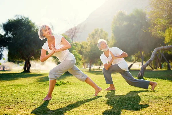 Senior Family Couple Exercising Outdoors — Stock Photo, Image