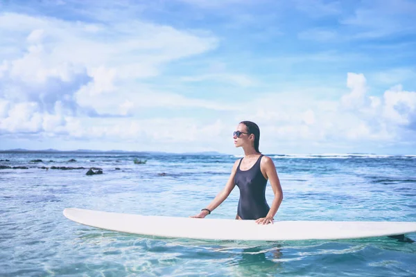 Healthy Athletic Young Surfer Girl Sexy Fit Body Holding Surf — Stock Photo, Image